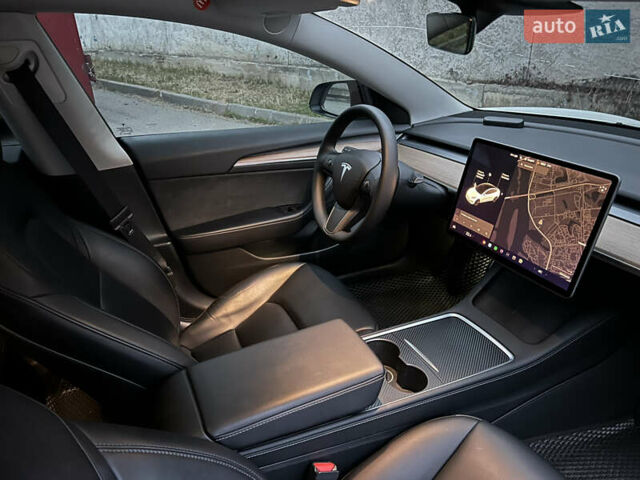 Белый Тесла Модель 3, объемом двигателя 0 л и пробегом 52 тыс. км за 21500 $, фото 32 на Automoto.ua