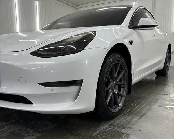 Білий Тесла Модель 3, об'ємом двигуна 0 л та пробігом 113 тис. км за 20200 $, фото 17 на Automoto.ua