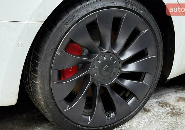 Белый Тесла Модель 3, объемом двигателя 0 л и пробегом 130 тыс. км за 15200 $, фото 6 на Automoto.ua