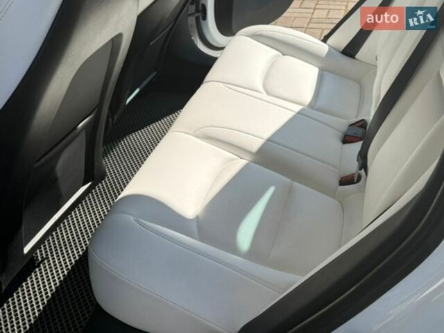 Белый Тесла Модель 3, объемом двигателя 0 л и пробегом 90 тыс. км за 17600 $, фото 4 на Automoto.ua