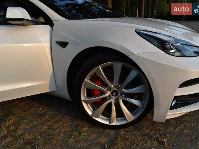 Белый Тесла Модель 3, объемом двигателя 0 л и пробегом 32 тыс. км за 19500 $, фото 15 на Automoto.ua