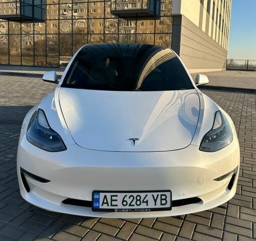Білий Тесла Модель 3, об'ємом двигуна 0 л та пробігом 70 тис. км за 24000 $, фото 3 на Automoto.ua