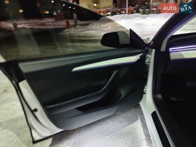 Белый Тесла Модель 3, объемом двигателя 0 л и пробегом 72 тыс. км за 22000 $, фото 11 на Automoto.ua