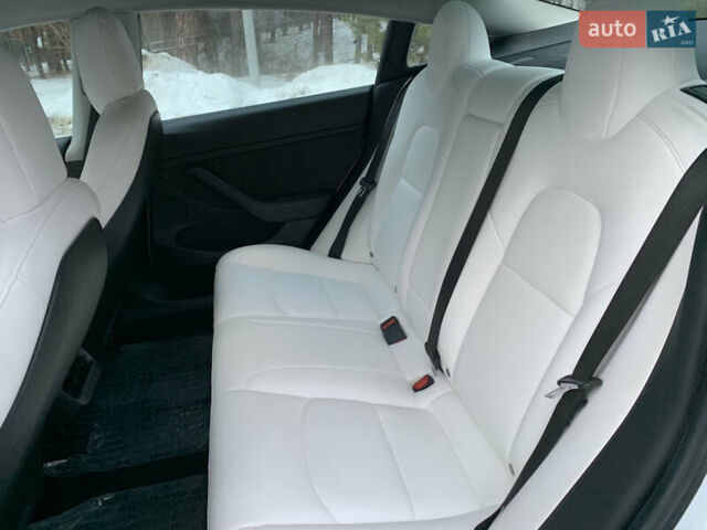 Білий Тесла Модель 3, об'ємом двигуна 0 л та пробігом 81 тис. км за 18950 $, фото 15 на Automoto.ua