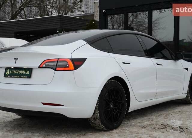 Белый Тесла Модель 3, объемом двигателя 0 л и пробегом 37 тыс. км за 17999 $, фото 10 на Automoto.ua