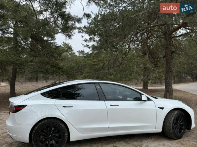 Білий Тесла Модель 3, об'ємом двигуна 0 л та пробігом 75 тис. км за 16300 $, фото 1 на Automoto.ua