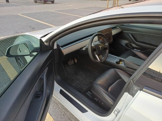 Белый Тесла Модель 3, объемом двигателя 0 л и пробегом 80 тыс. км за 18500 $, фото 1 на Automoto.ua