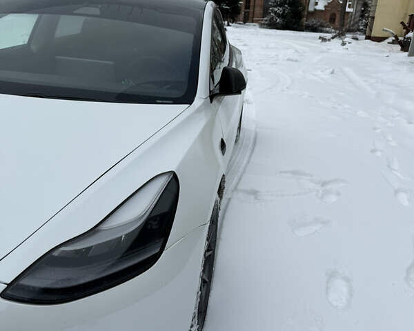 Белый Тесла Модель 3, объемом двигателя 0 л и пробегом 123 тыс. км за 23999 $, фото 11 на Automoto.ua