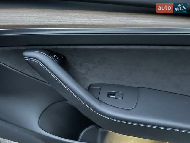 Белый Тесла Модель 3, объемом двигателя 0 л и пробегом 52 тыс. км за 21500 $, фото 30 на Automoto.ua