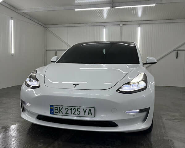 Білий Тесла Модель 3, об'ємом двигуна 0 л та пробігом 113 тис. км за 20200 $, фото 24 на Automoto.ua