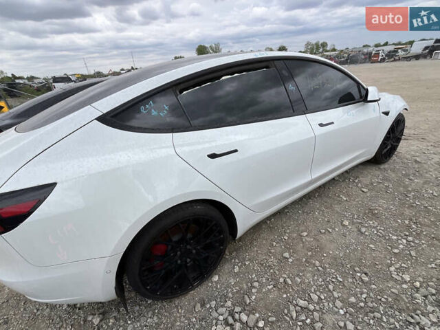Белый Тесла Модель 3, объемом двигателя 0 л и пробегом 69 тыс. км за 18000 $, фото 5 на Automoto.ua