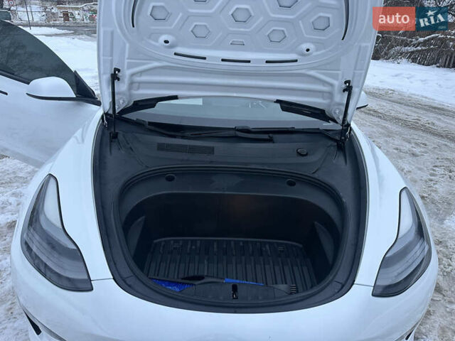 Білий Тесла Модель 3, об'ємом двигуна 0 л та пробігом 78 тис. км за 27700 $, фото 19 на Automoto.ua