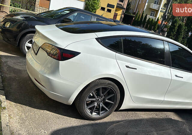 Білий Тесла Модель 3, об'ємом двигуна 0 л та пробігом 100 тис. км за 21500 $, фото 2 на Automoto.ua