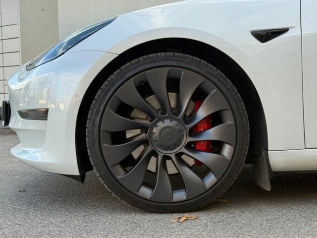 Білий Тесла Модель 3, об'ємом двигуна 0 л та пробігом 68 тис. км за 12300 $, фото 1 на Automoto.ua