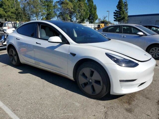 Белый Тесла Модель 3, объемом двигателя 0 л и пробегом 40 тыс. км за 4500 $, фото 3 на Automoto.ua