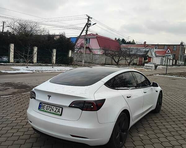 Білий Тесла Модель 3, об'ємом двигуна 0 л та пробігом 106 тис. км за 17000 $, фото 2 на Automoto.ua