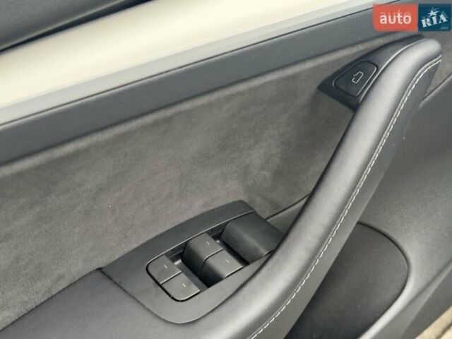 Білий Тесла Модель 3, об'ємом двигуна 0 л та пробігом 84 тис. км за 18900 $, фото 8 на Automoto.ua