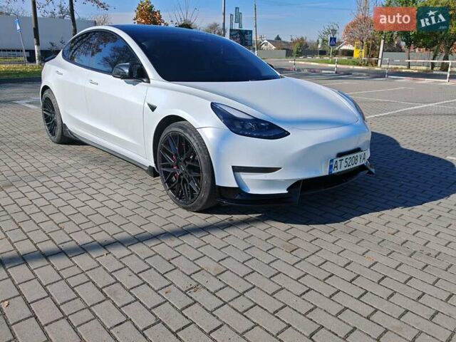 Білий Тесла Модель 3, об'ємом двигуна 0 л та пробігом 70 тис. км за 23500 $, фото 3 на Automoto.ua