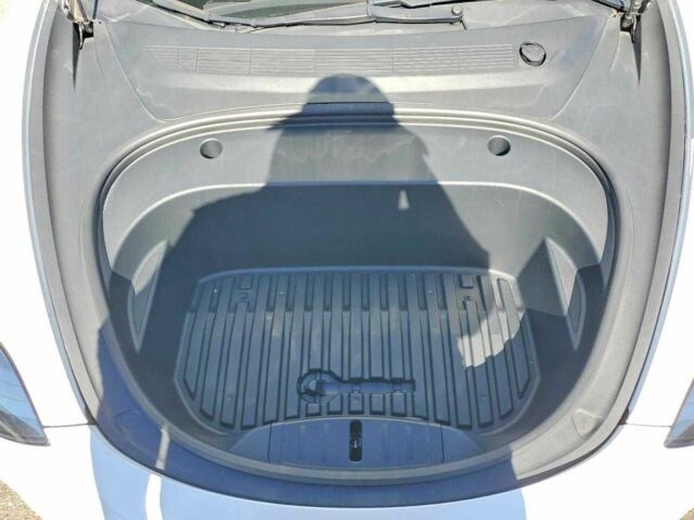 Белый Тесла Модель 3, объемом двигателя 0 л и пробегом 40 тыс. км за 4500 $, фото 10 на Automoto.ua