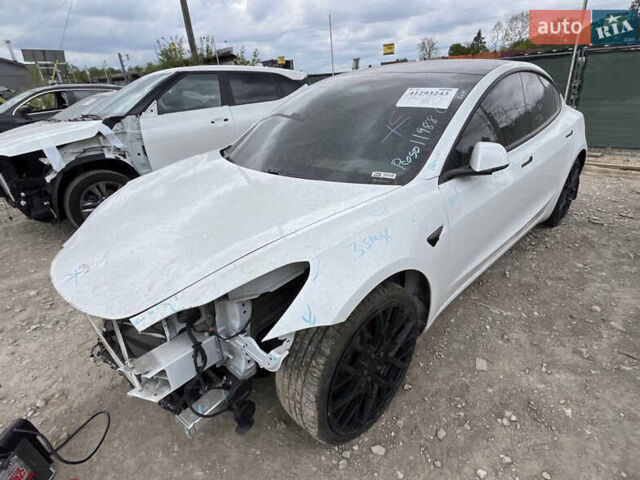 Белый Тесла Модель 3, объемом двигателя 0 л и пробегом 69 тыс. км за 18000 $, фото 1 на Automoto.ua
