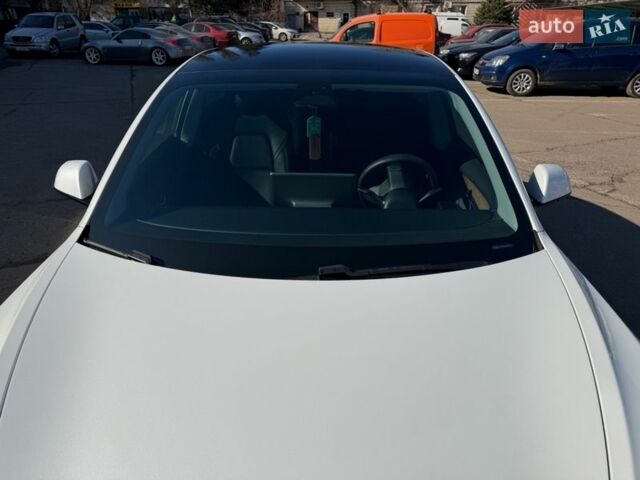 Белый Тесла Модель 3, объемом двигателя 0 л и пробегом 82 тыс. км за 19999 $, фото 5 на Automoto.ua