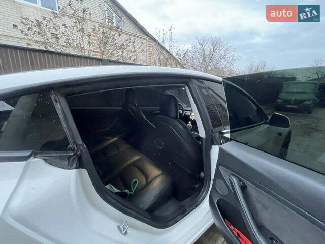 Белый Тесла Модель 3, объемом двигателя 0 л и пробегом 60 тыс. км за 19000 $, фото 11 на Automoto.ua