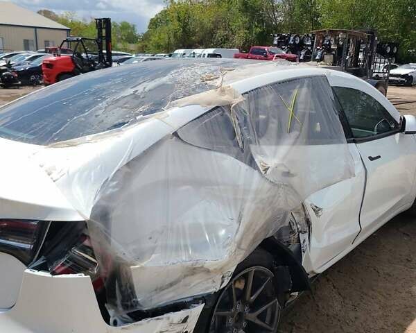 Белый Тесла Модель 3, объемом двигателя 0 л и пробегом 27 тыс. км за 19750 $, фото 27 на Automoto.ua