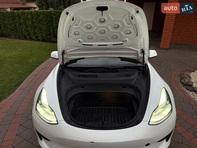 Білий Тесла Модель 3, об'ємом двигуна 0 л та пробігом 166 тис. км за 14900 $, фото 32 на Automoto.ua