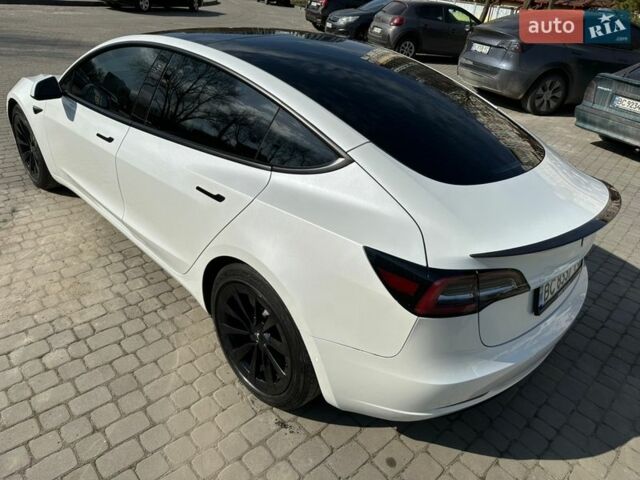 Белый Тесла Модель 3, объемом двигателя 0 л и пробегом 95 тыс. км за 20000 $, фото 4 на Automoto.ua