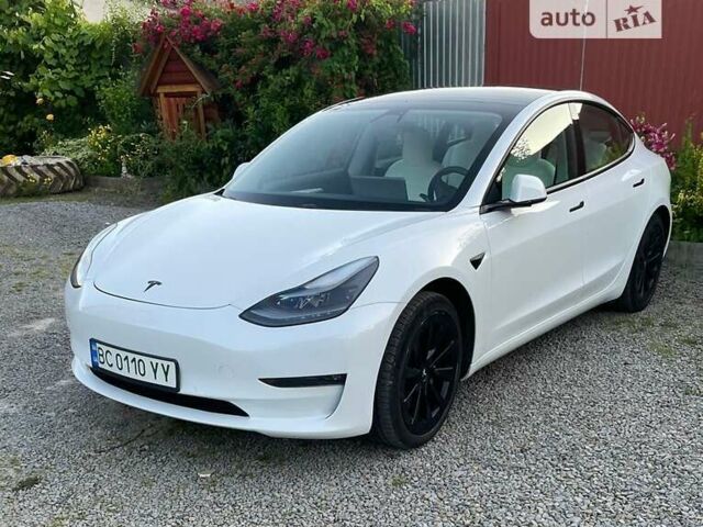 Белый Тесла Модель 3, объемом двигателя 0 л и пробегом 63 тыс. км за 25500 $, фото 3 на Automoto.ua