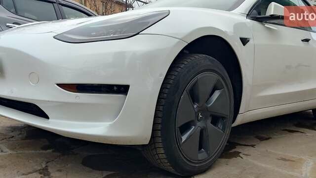 Білий Тесла Модель 3, об'ємом двигуна 0 л та пробігом 59 тис. км за 17500 $, фото 3 на Automoto.ua