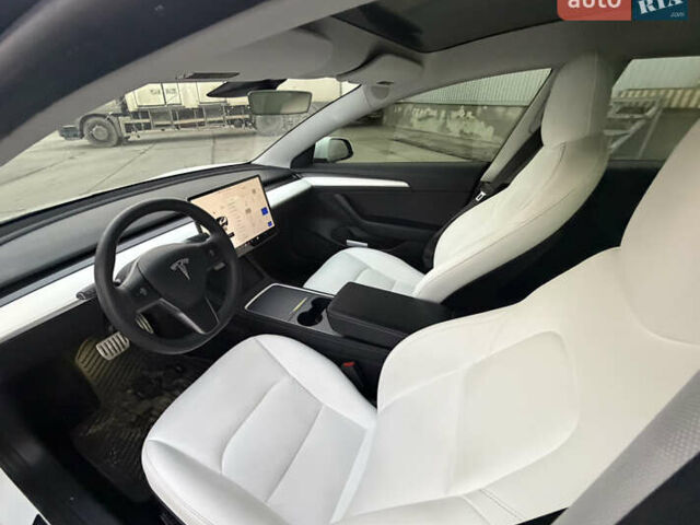 Белый Тесла Модель 3, объемом двигателя 0 л и пробегом 92 тыс. км за 21900 $, фото 28 на Automoto.ua
