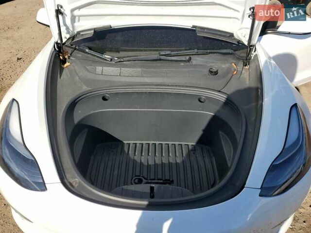 Белый Тесла Модель 3, объемом двигателя 0 л и пробегом 61 тыс. км за 7500 $, фото 10 на Automoto.ua