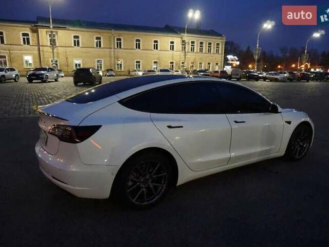 Белый Тесла Модель 3, объемом двигателя 0 л и пробегом 95 тыс. км за 18500 $, фото 2 на Automoto.ua