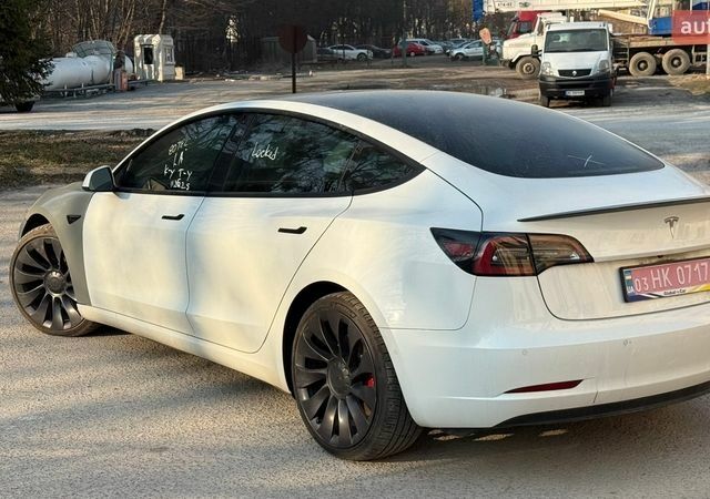 Белый Тесла Модель 3, объемом двигателя 0 л и пробегом 130 тыс. км за 14900 $, фото 2 на Automoto.ua