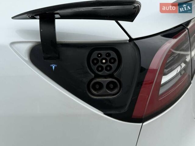 Білий Тесла Модель 3, об'ємом двигуна 0 л та пробігом 129 тис. км за 23500 $, фото 19 на Automoto.ua