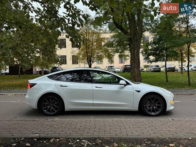 Тесла Модель 3 2021 у Києві на Automoto.ua Білий Тесла Модель 3, об'ємом двигуна 0 л та пробігом 105 тис. км за 19500 $, фото 4 на Automoto.ua