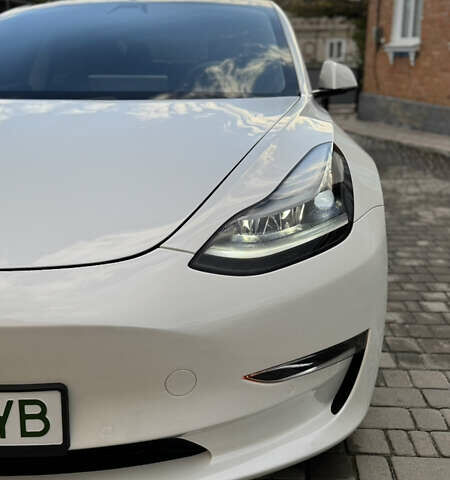 Белый Тесла Модель 3, объемом двигателя 0 л и пробегом 90 тыс. км за 22000 $, фото 15 на Automoto.ua