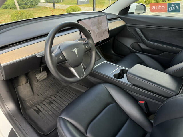 Тесла Модель 3 2021 в Мукачеве на Automoto.ua Белый Тесла Модель 3, объемом двигателя 0 л и пробегом 50 тыс. км за 20800 $, фото 17 на Automoto.ua
