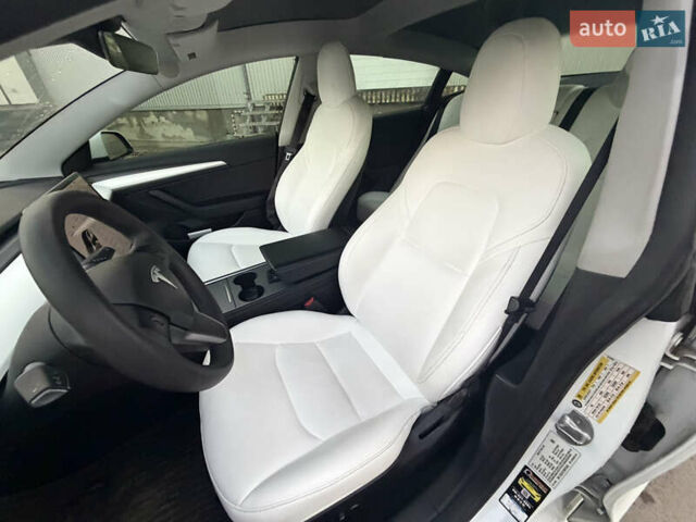 Белый Тесла Модель 3, объемом двигателя 0 л и пробегом 92 тыс. км за 21900 $, фото 27 на Automoto.ua