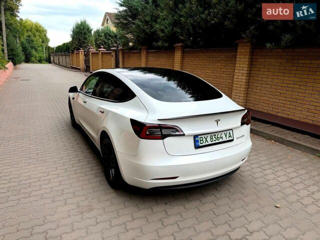 Білий Тесла Модель 3, об'ємом двигуна 0 л та пробігом 90 тис. км за 19700 $, фото 3 на Automoto.ua