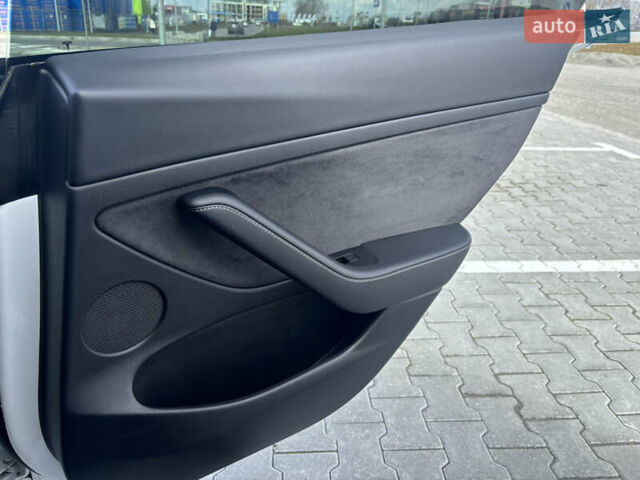 Білий Тесла Модель 3, об'ємом двигуна 0 л та пробігом 85 тис. км за 23999 $, фото 17 на Automoto.ua