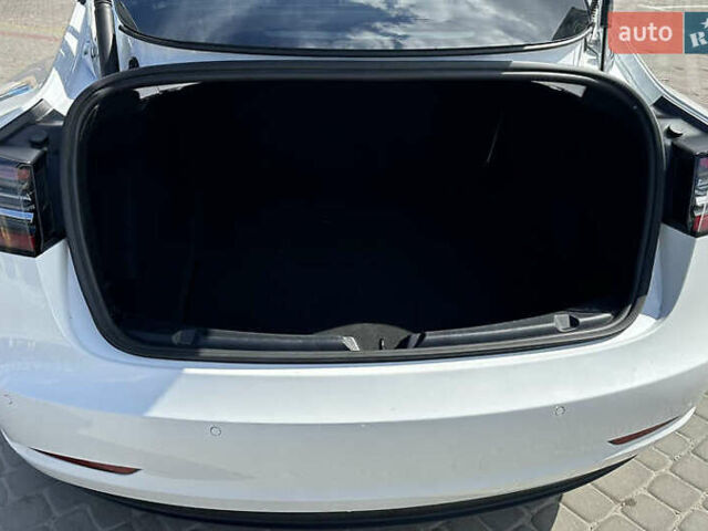 Белый Тесла Модель 3, объемом двигателя 0 л и пробегом 60 тыс. км за 19300 $, фото 12 на Automoto.ua