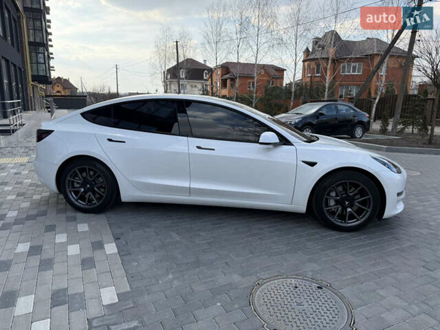 Белый Тесла Модель 3, объемом двигателя 0 л и пробегом 37 тыс. км за 19999 $, фото 61 на Automoto.ua