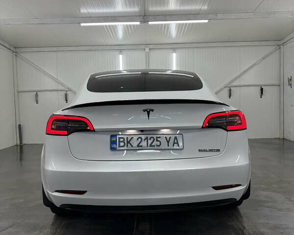 Білий Тесла Модель 3, об'ємом двигуна 0 л та пробігом 113 тис. км за 20200 $, фото 53 на Automoto.ua
