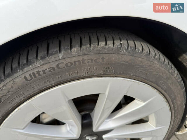 Белый Тесла Модель 3, объемом двигателя 0 л и пробегом 98 тыс. км за 19000 $, фото 31 на Automoto.ua