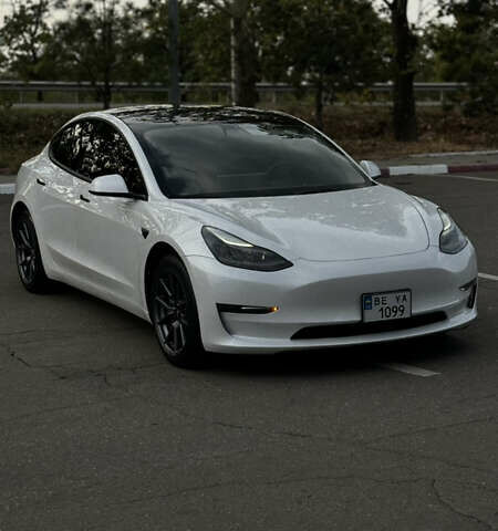 Белый Тесла Модель 3, объемом двигателя 0 л и пробегом 27 тыс. км за 24000 $, фото 1 на Automoto.ua
