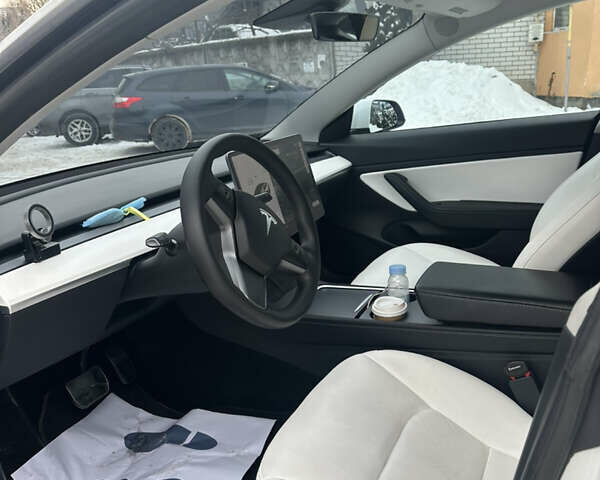 Белый Тесла Модель 3, объемом двигателя 0 л и пробегом 96 тыс. км за 19000 $, фото 6 на Automoto.ua