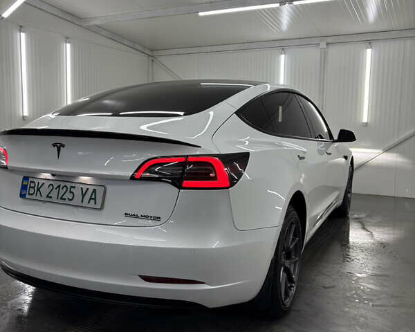 Білий Тесла Модель 3, об'ємом двигуна 0 л та пробігом 113 тис. км за 20200 $, фото 54 на Automoto.ua