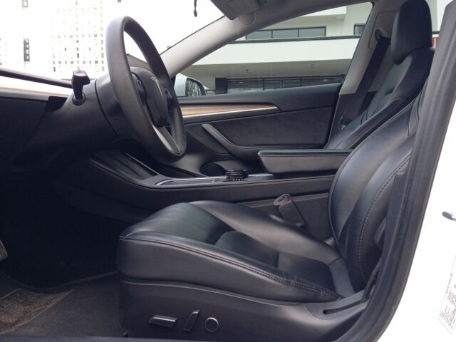 Білий Тесла Модель 3, об'ємом двигуна 0 л та пробігом 89 тис. км за 17900 $, фото 5 на Automoto.ua